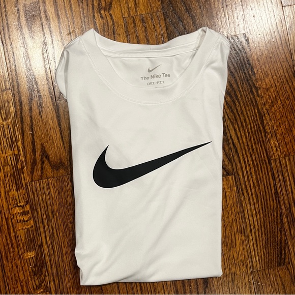 Boy’s Nike Dri-Fit T-Shirt - Size Youth XL - Picture 1 of 4